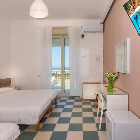 Hotel Happy