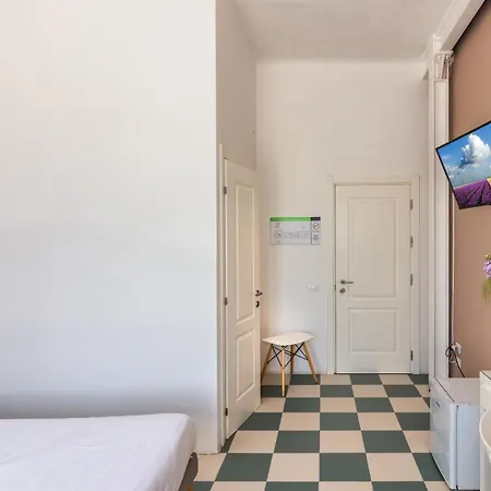 Happy Hotel